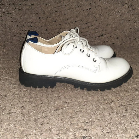 YOSUKE-White Faux Patent Lace-Up Oxfords-Sz 24.5/8-Very Good - Picture 5 of 10